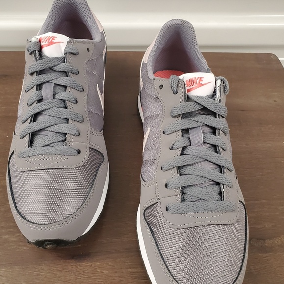 Womens Nike Gennico Athletic Sneakers - Picture 4 of 8